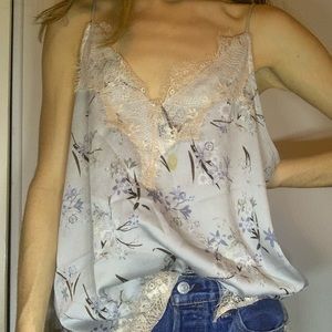 Slip floral cami trimmed with lace💕